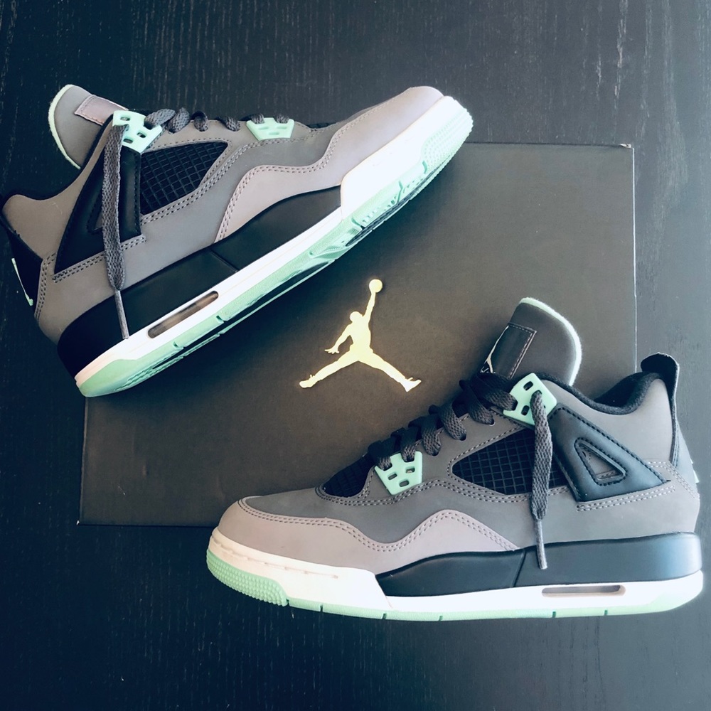 JORDAN RETRO 4 Green Glow 🤩 Grade School Size 4.5